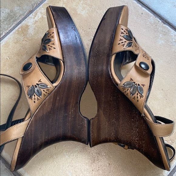 Isabella Fiore Vintage Wood Wedge Heel - Picture 10 of 16